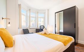 Appartement 2 Chambres Avec Parking, Proche Metro